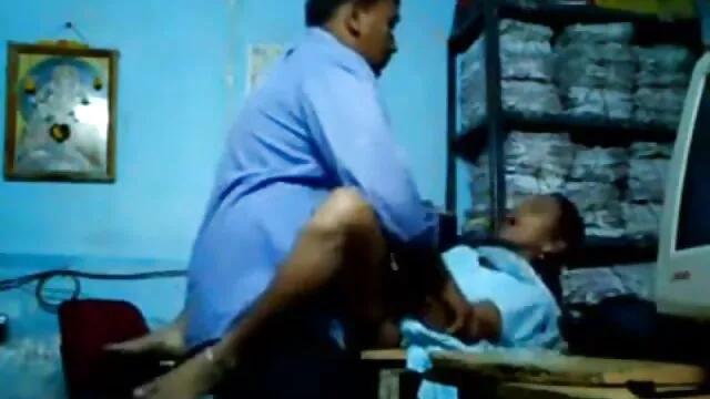 అందమైన కుర్రాడు బస్టీ బ్లాక్ హెయిర్డ్ కౌగర్ వెరోనికా రేన్ యొక్క తెలుగు సెక్స్ వీడియోస్ కావాలి తడి పుస్సీని తింటున్నాడు