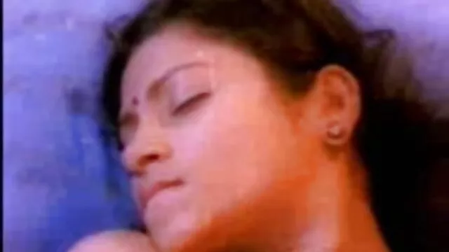 ఉల్లాసభరితమైన తెలుగు వీడియో సెక్స్ పసికందు పడకగదిలో తన పుస్సీతో ఆటపట్టిస్తూ, ఆడుకుంటుంది